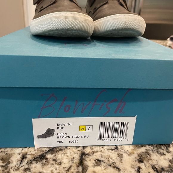 Blowfish high tops, vegan leather. - Picture 5 of 5